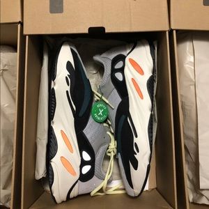 YEEZY BOOST 700